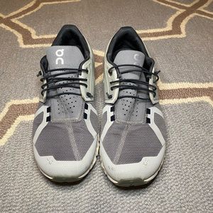 Men’s On Cloud shoes size 10 US. Grey